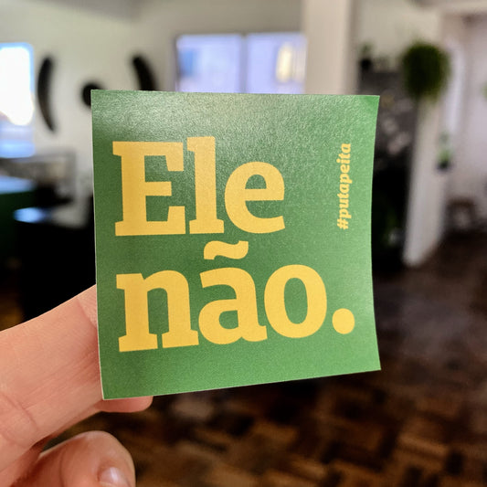 card verde escrito em amarelo ele não.