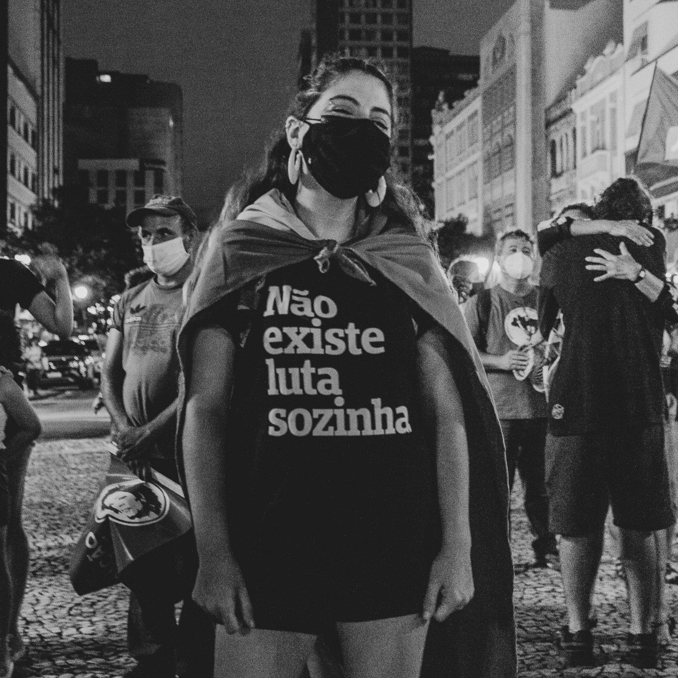 Não existe luta sozinha.