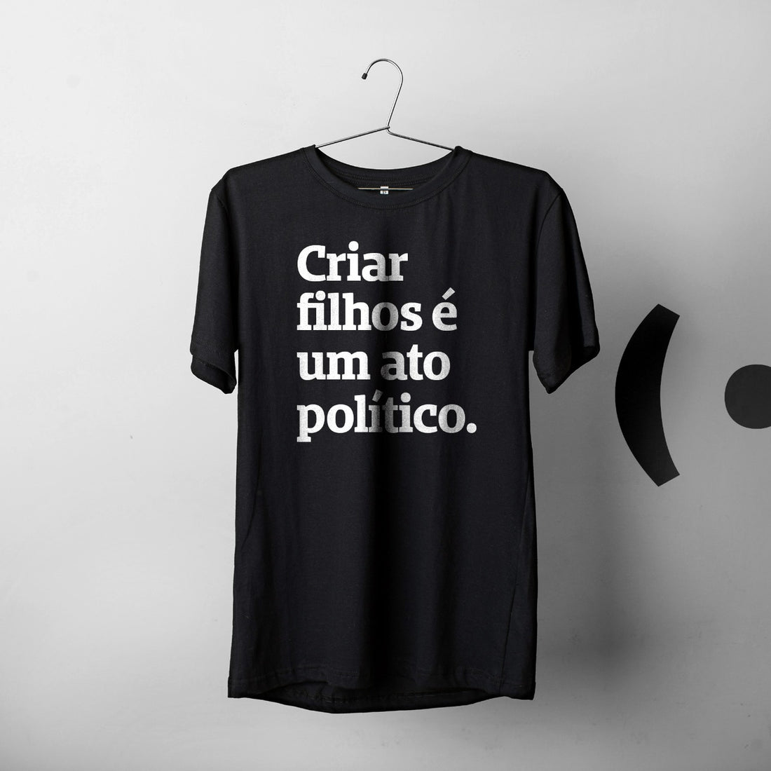 CRIAR FILHOS É UM ATO POLÍTICO  por Tati Fávaro