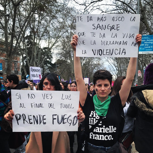 TEMPOS DE INCERTEZA TAMBÉM SÃO TEMPOS DE QUEBRA por Marina Sperafico