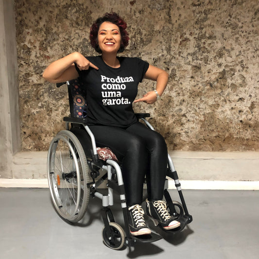 LUTAMOS PORQUE É PRECISO por Amanda Lyra