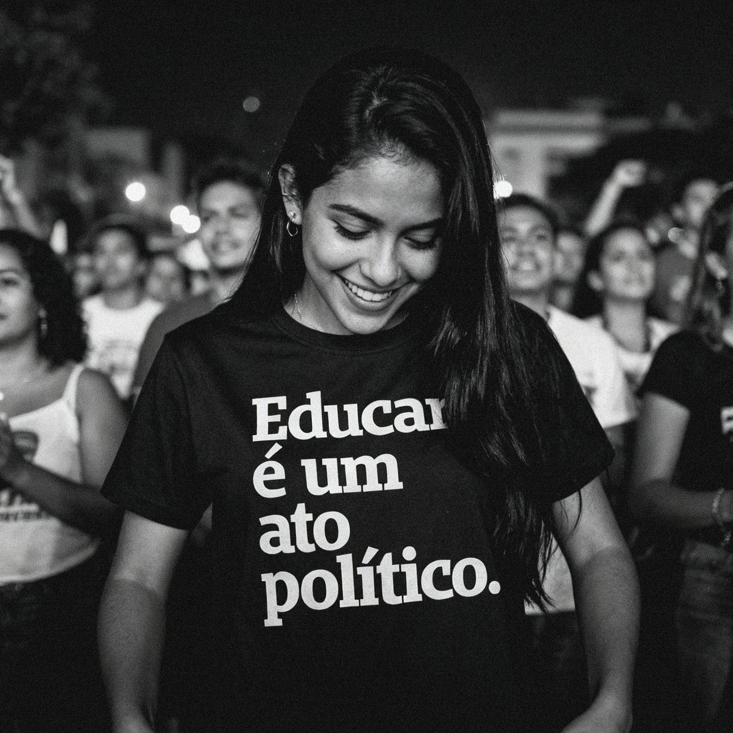 Educar é um ato político.