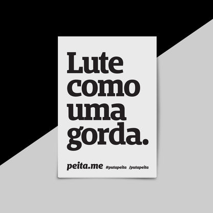 Arte de um cartaz A3 branco com a frase Lute como uma gorda em preto. Fundo metade preto e metade branco na transversal.